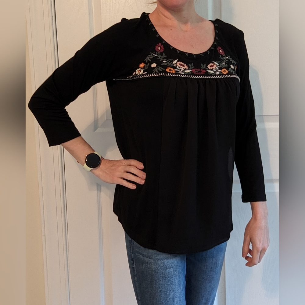 Skies Are Blue | Quintin Embroidery Detail Knit Top | Black | S